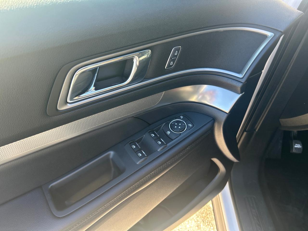Ford Explorer XLT FWD 2019