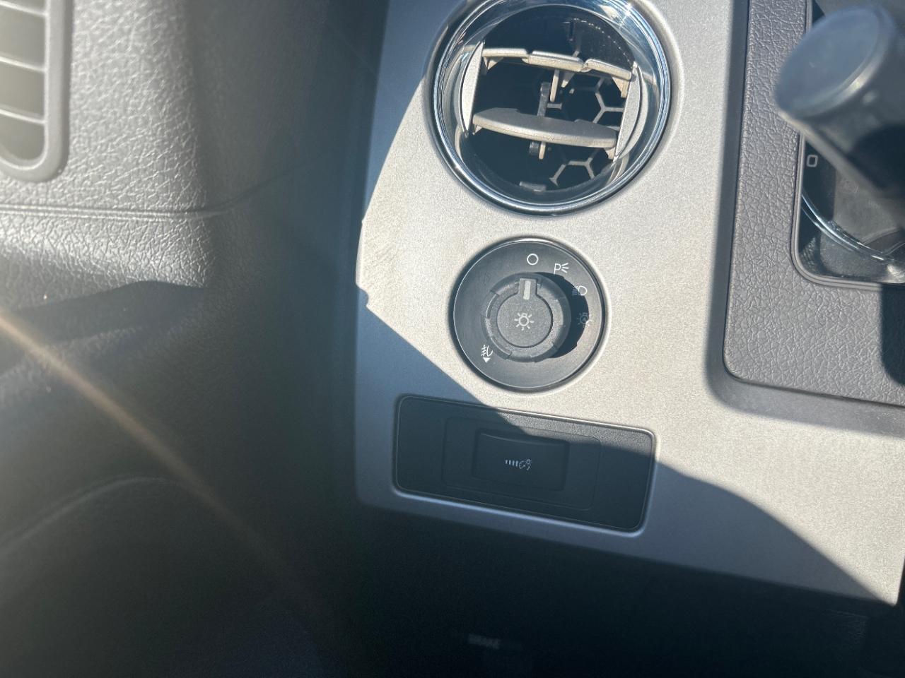 Ford F-150 4WD SuperCrew 145" XLT 2011