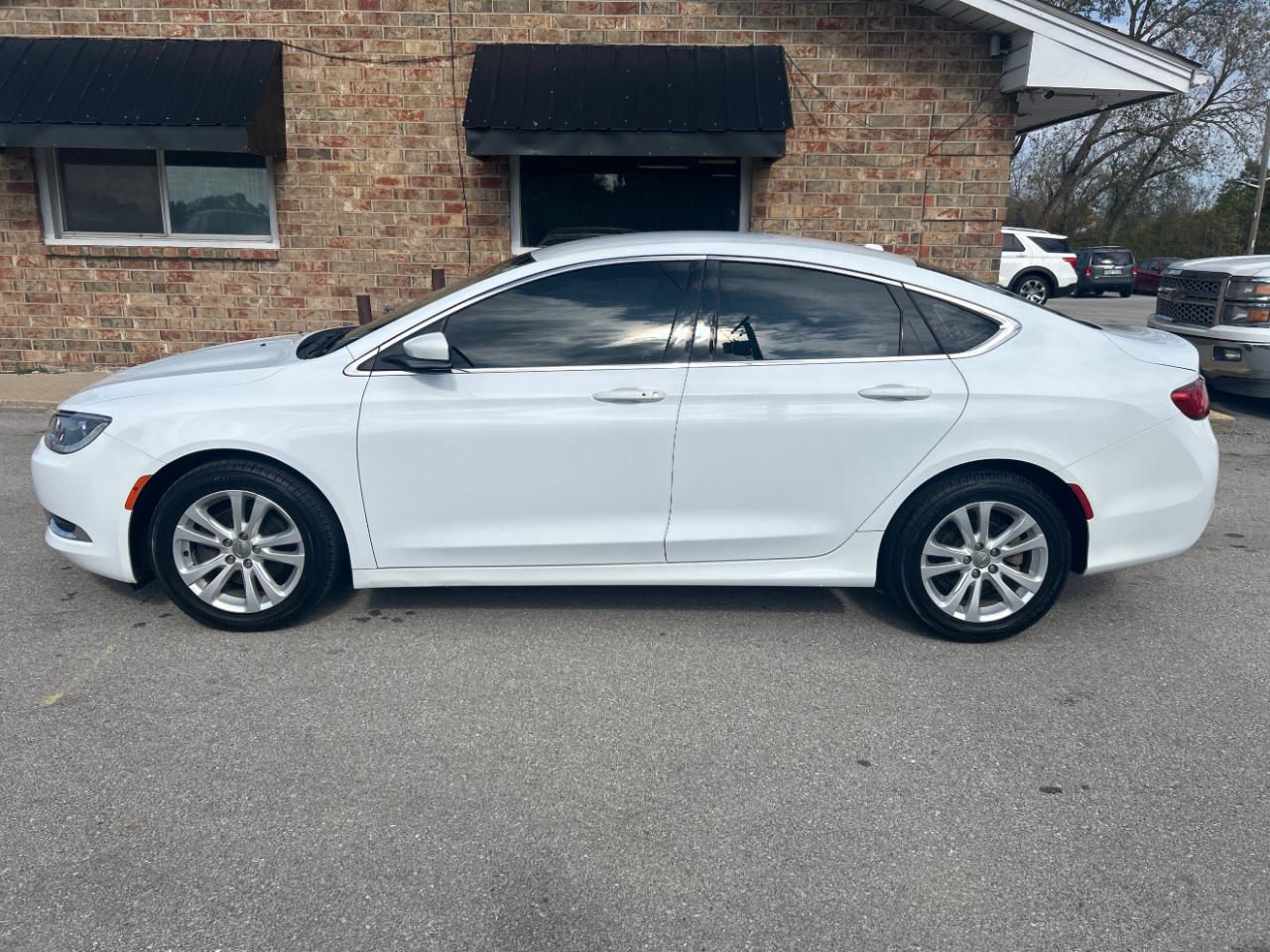 Chrysler 200 4dr Sdn Limited FWD 2016