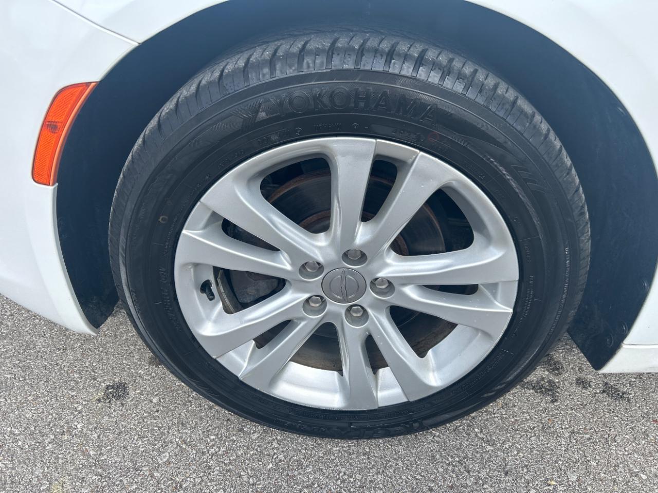 Chrysler 200 4dr Sdn Limited FWD 2016