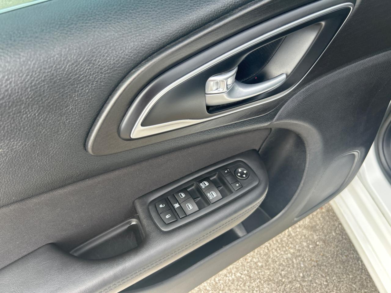 Chrysler 200 4dr Sdn Limited FWD 2016