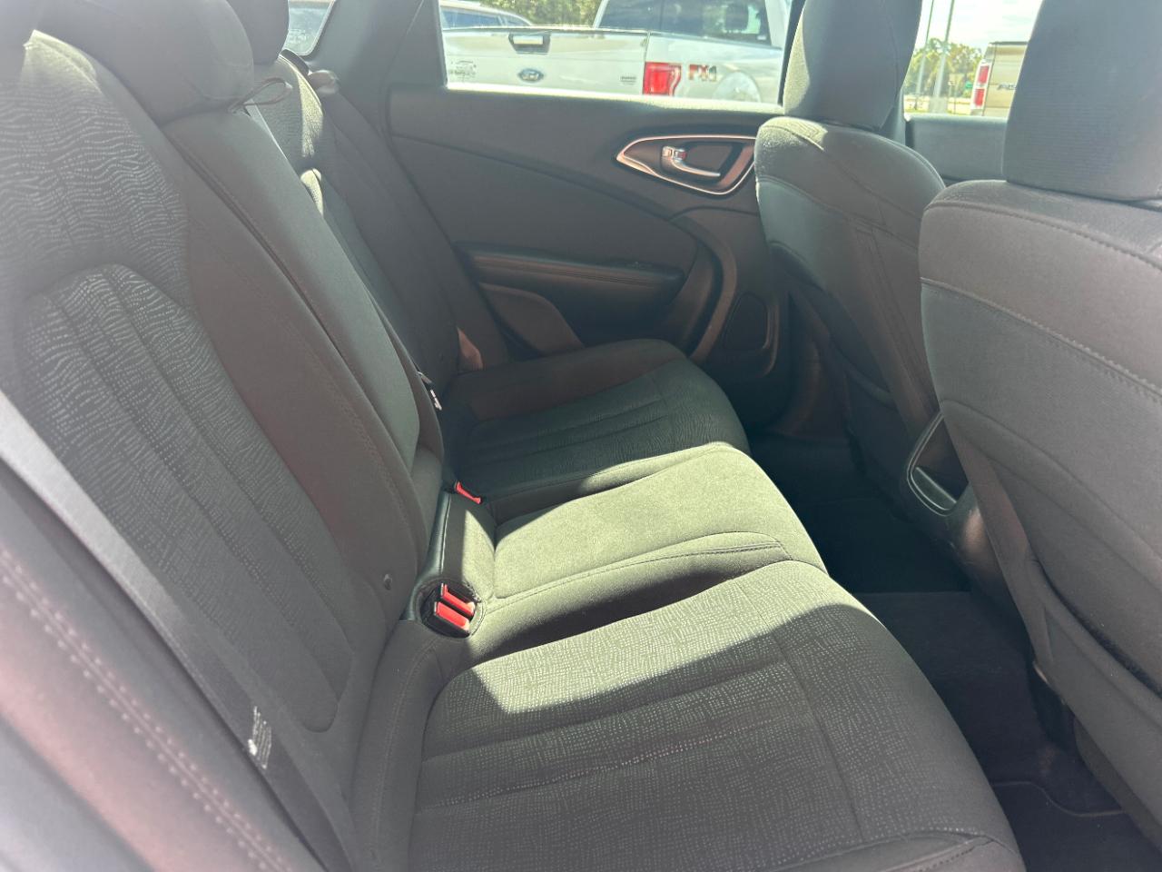 Chrysler 200 4dr Sdn Limited FWD 2016