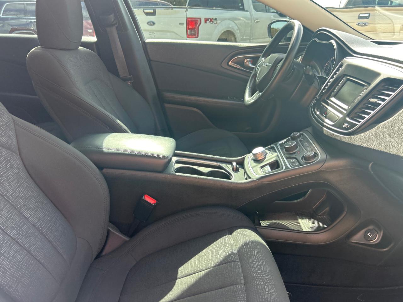 Chrysler 200 4dr Sdn Limited FWD 2016