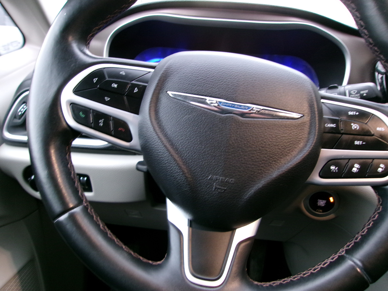 Chrysler Pacifica Touring L FWD 2018