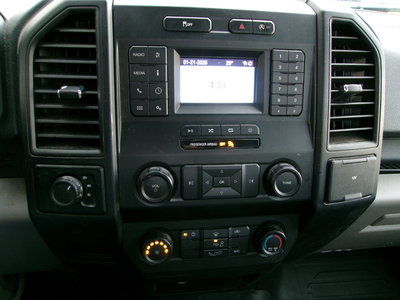 Ford F-150 XL 4WD Reg Cab 8' Box 2020