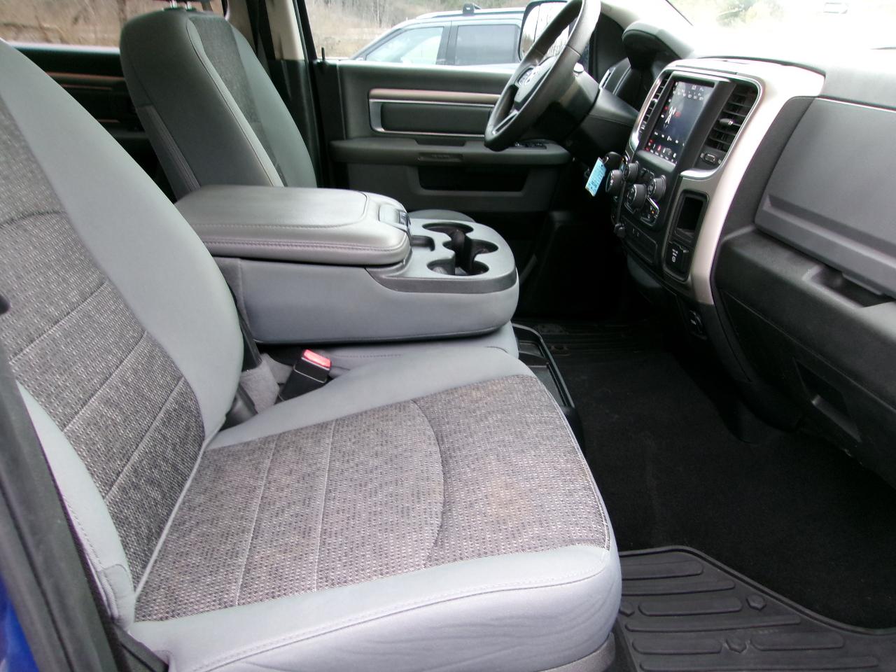 RAM 1500 Big Horn 4x4 Crew Cab 6'4" Box 2018