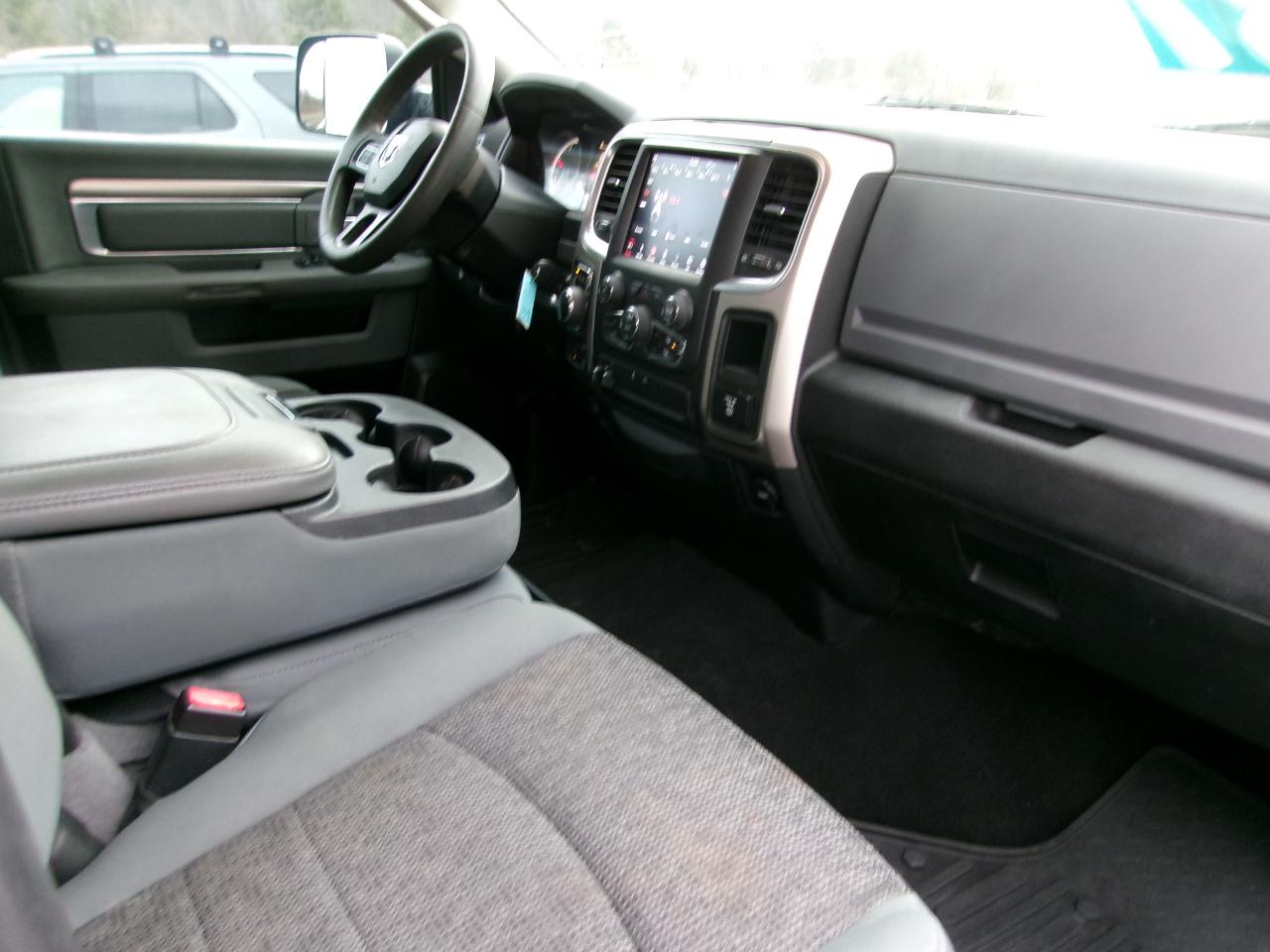 RAM 1500 Big Horn 4x4 Crew Cab 6'4" Box 2018