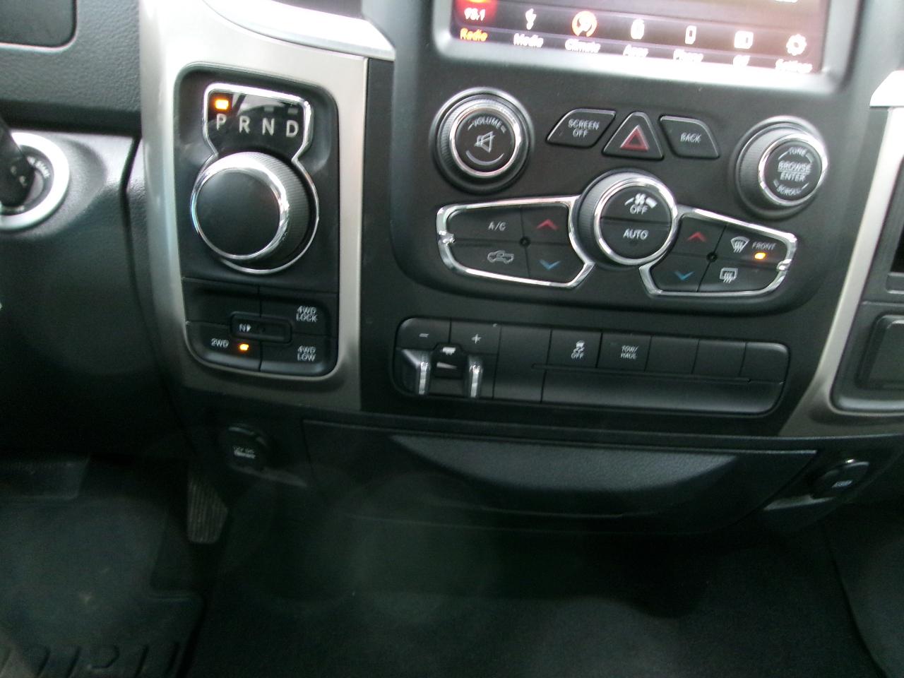 RAM 1500 Big Horn 4x4 Crew Cab 6'4" Box 2018