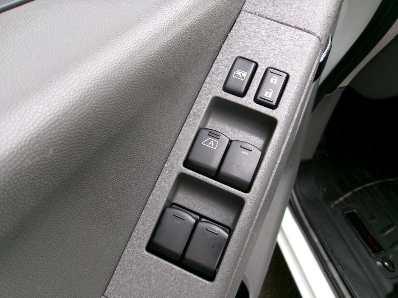 Nissan Frontier Crew Cab 4x4 SV V6 Auto *Ltd Avail* 2017