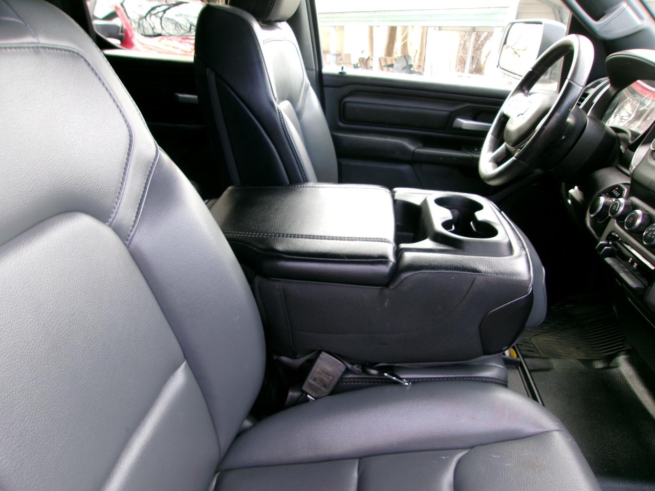 RAM 1500 Tradesman 4x4 Quad Cab 6'4" Box 2022