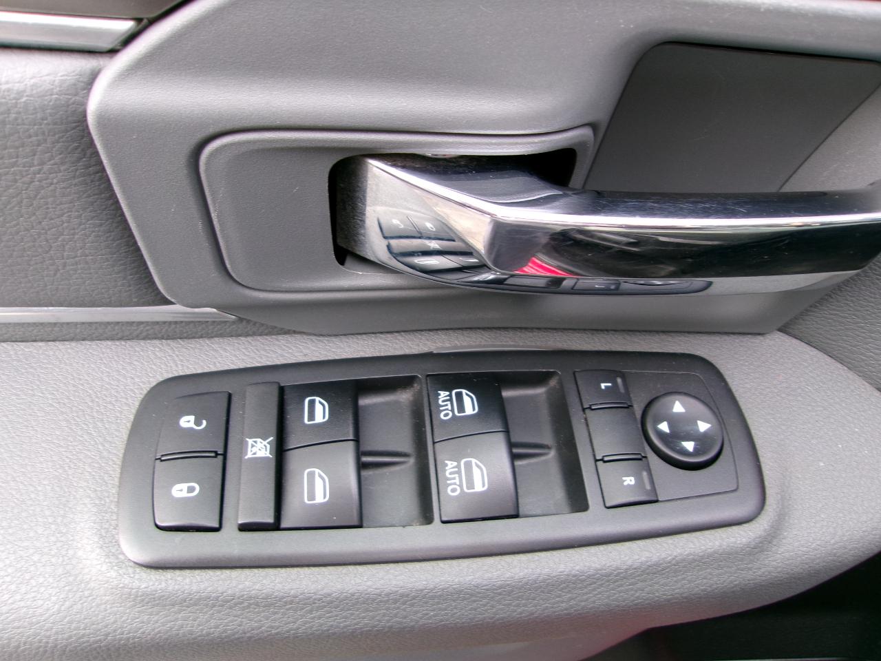 RAM 1500 SLT 4x4 Quad Cab 6'4" Box 2017