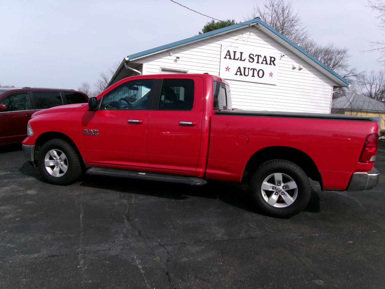 RAM 1500 SLT 4x4 Quad Cab 6'4" Box 2017