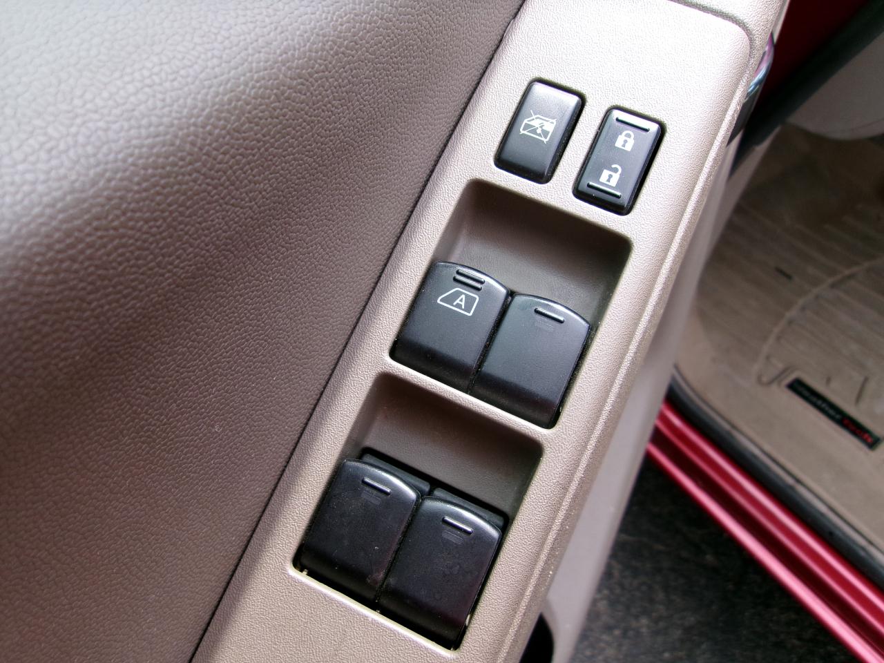 Nissan Frontier 4WD Crew Cab SWB Auto SV 2015