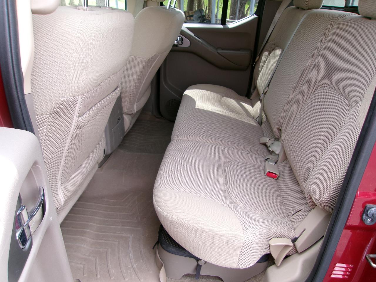 Nissan Frontier 4WD Crew Cab SWB Auto SV 2015