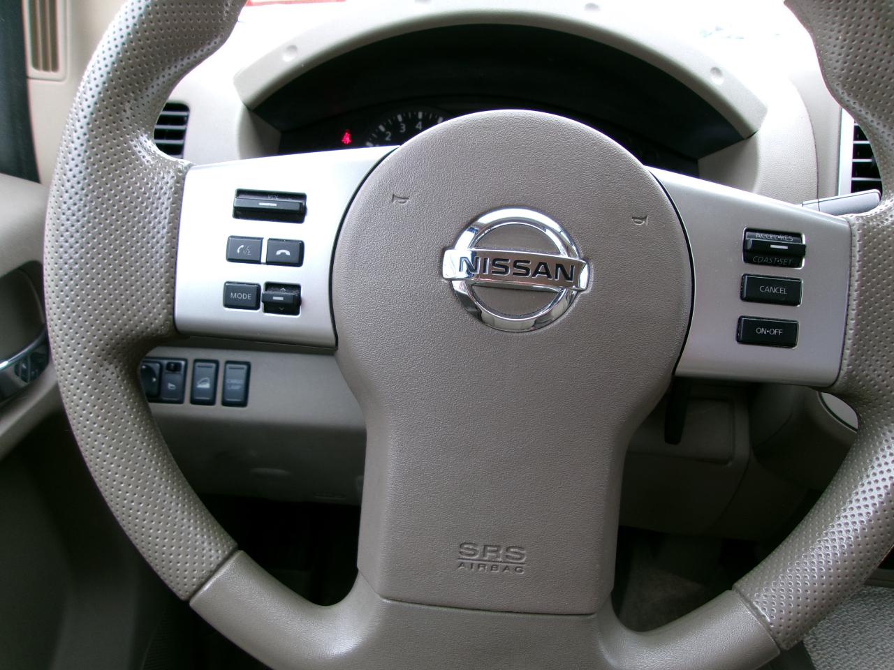 Nissan Frontier 4WD Crew Cab SWB Auto SV 2015