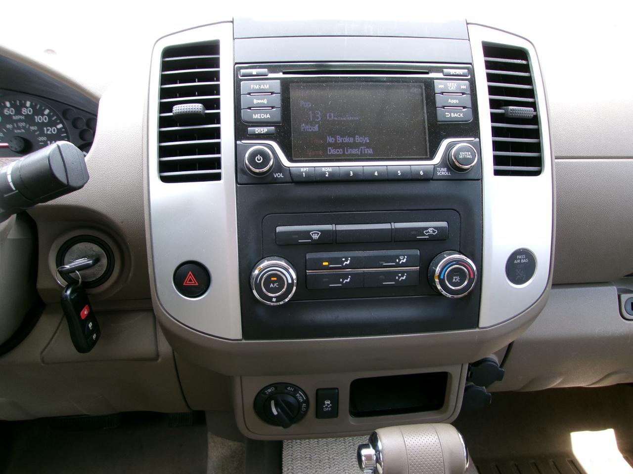 Nissan Frontier 4WD Crew Cab SWB Auto SV 2015