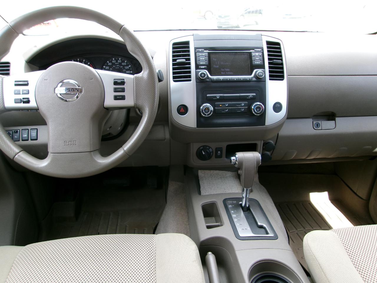 Nissan Frontier 4WD Crew Cab SWB Auto SV 2015