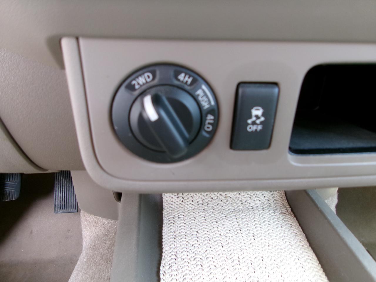 Nissan Frontier 4WD Crew Cab SWB Auto SV 2015