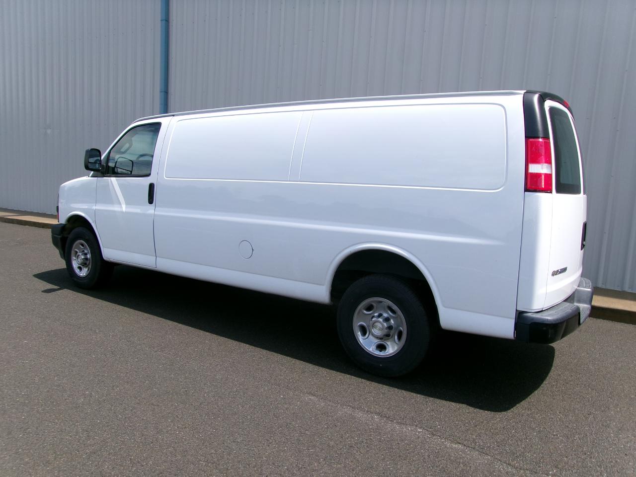 Chevrolet Express Cargo Van RWD 2500 155" 2021