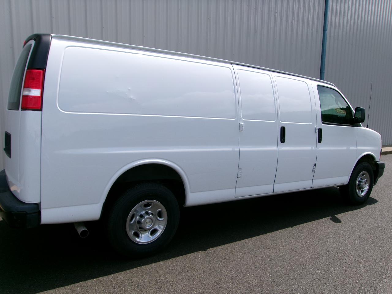 Chevrolet Express Cargo Van RWD 2500 155" 2021