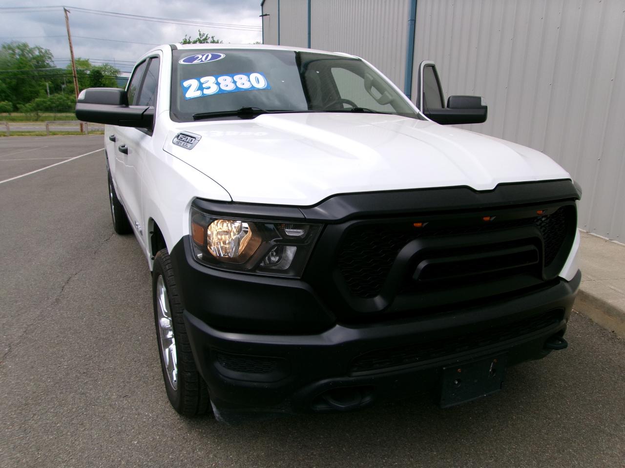 RAM 1500 Tradesman 4x4 Crew Cab 6'4" Box 2020