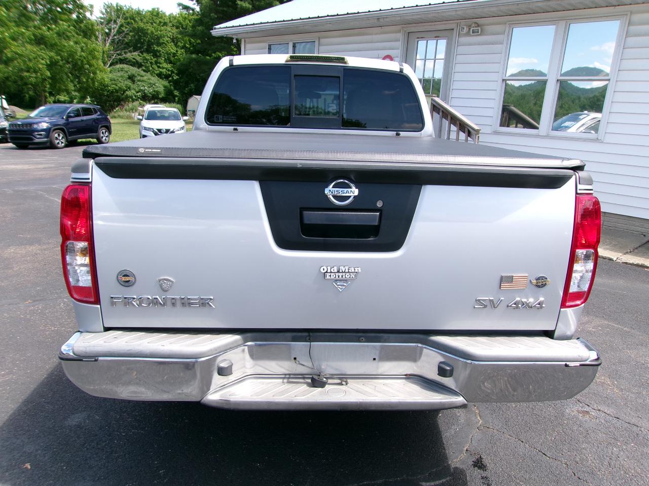 Nissan Frontier 4WD Crew Cab LWB Auto SV 2016