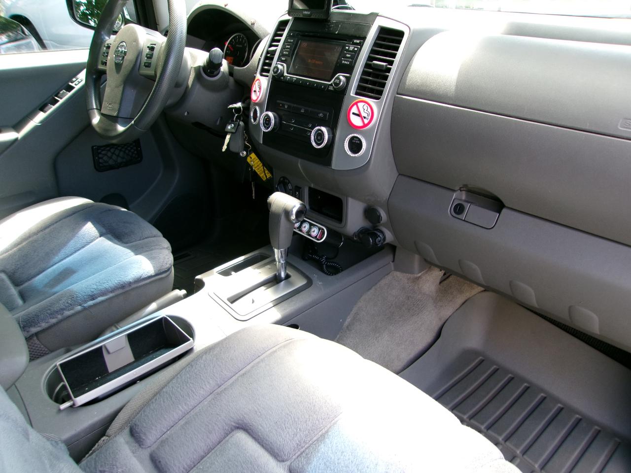 Nissan Frontier 4WD Crew Cab LWB Auto SV 2016