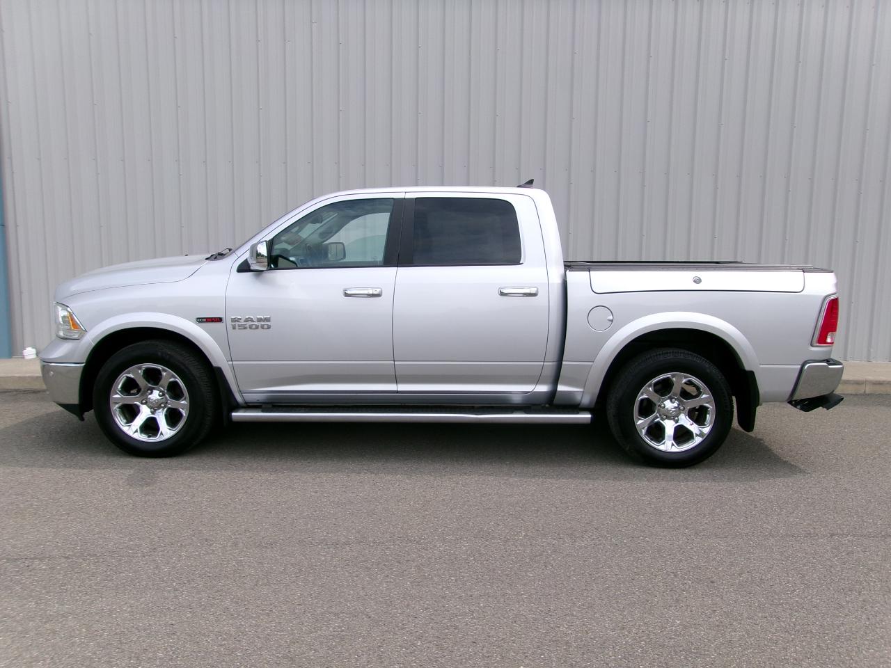 RAM 1500 Laramie 4x4 Crew Cab 5'7" Box 2017