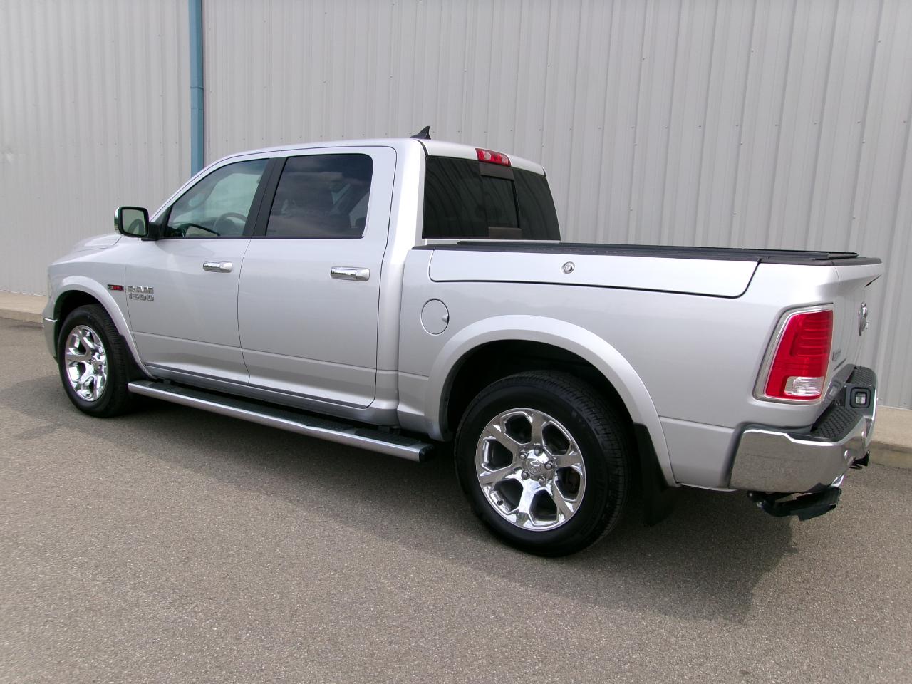 RAM 1500 Laramie 4x4 Crew Cab 5'7" Box 2017