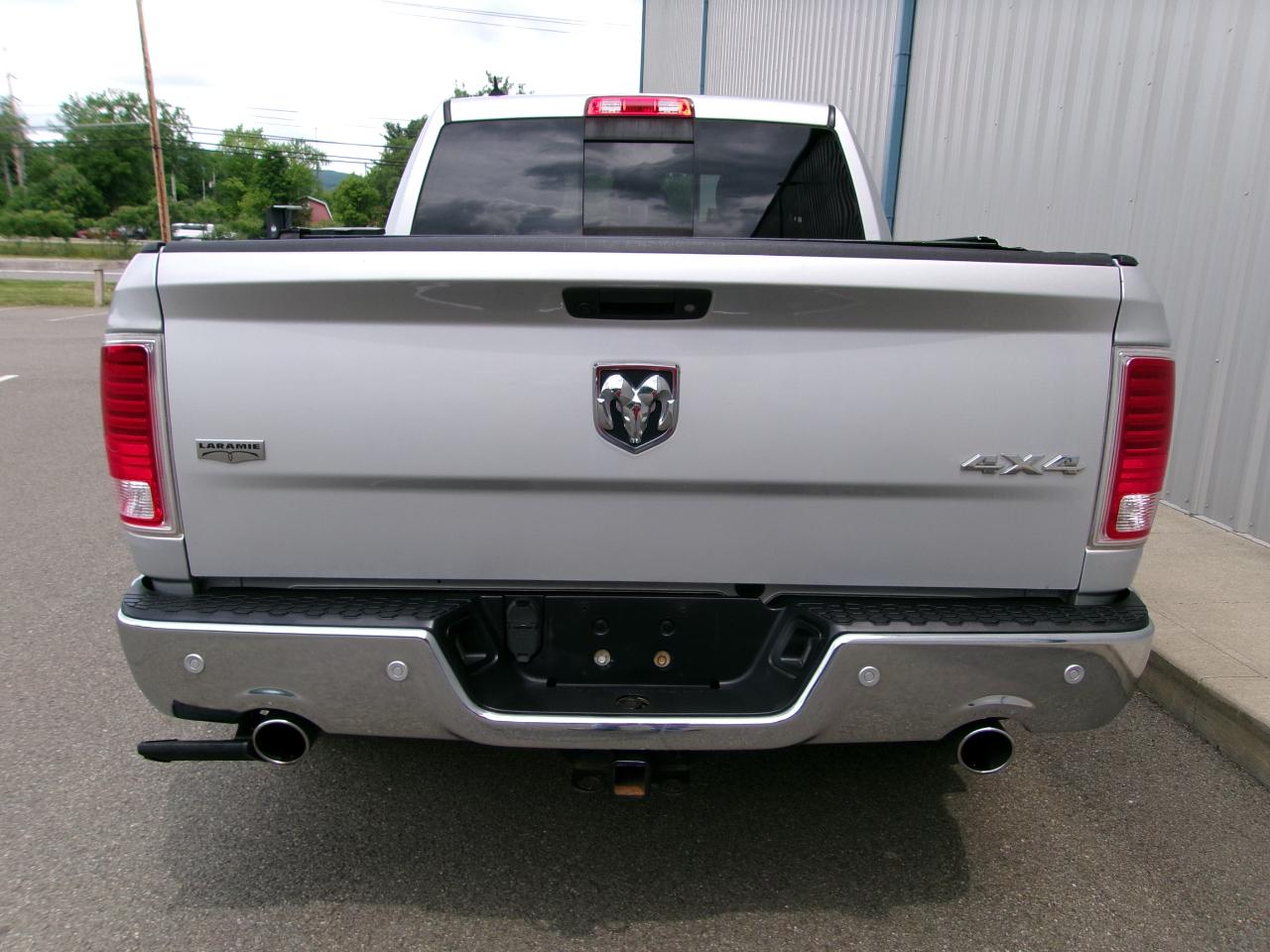 RAM 1500 Laramie 4x4 Crew Cab 5'7" Box 2017