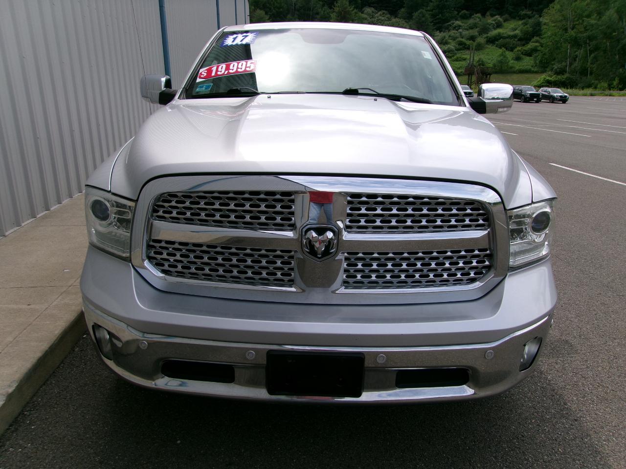RAM 1500 Laramie 4x4 Crew Cab 5'7" Box 2017
