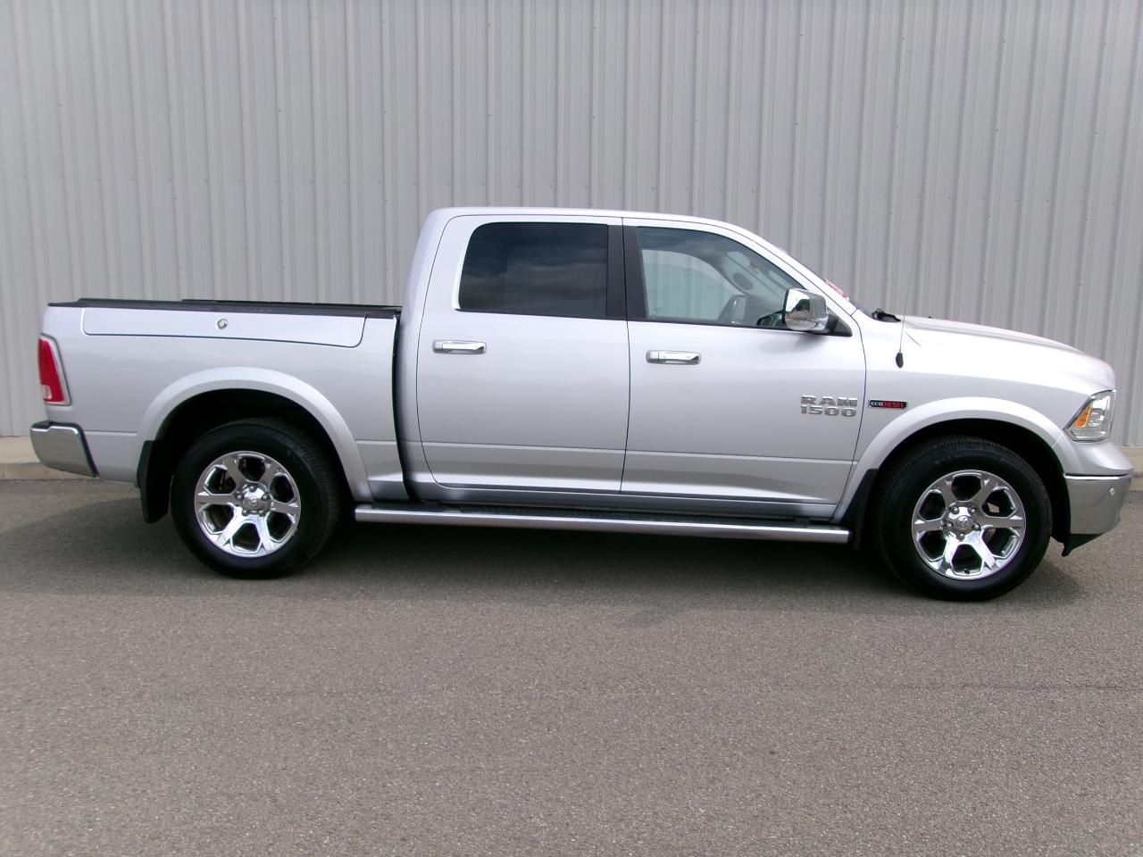 RAM 1500 Laramie 4x4 Crew Cab 5'7" Box 2017