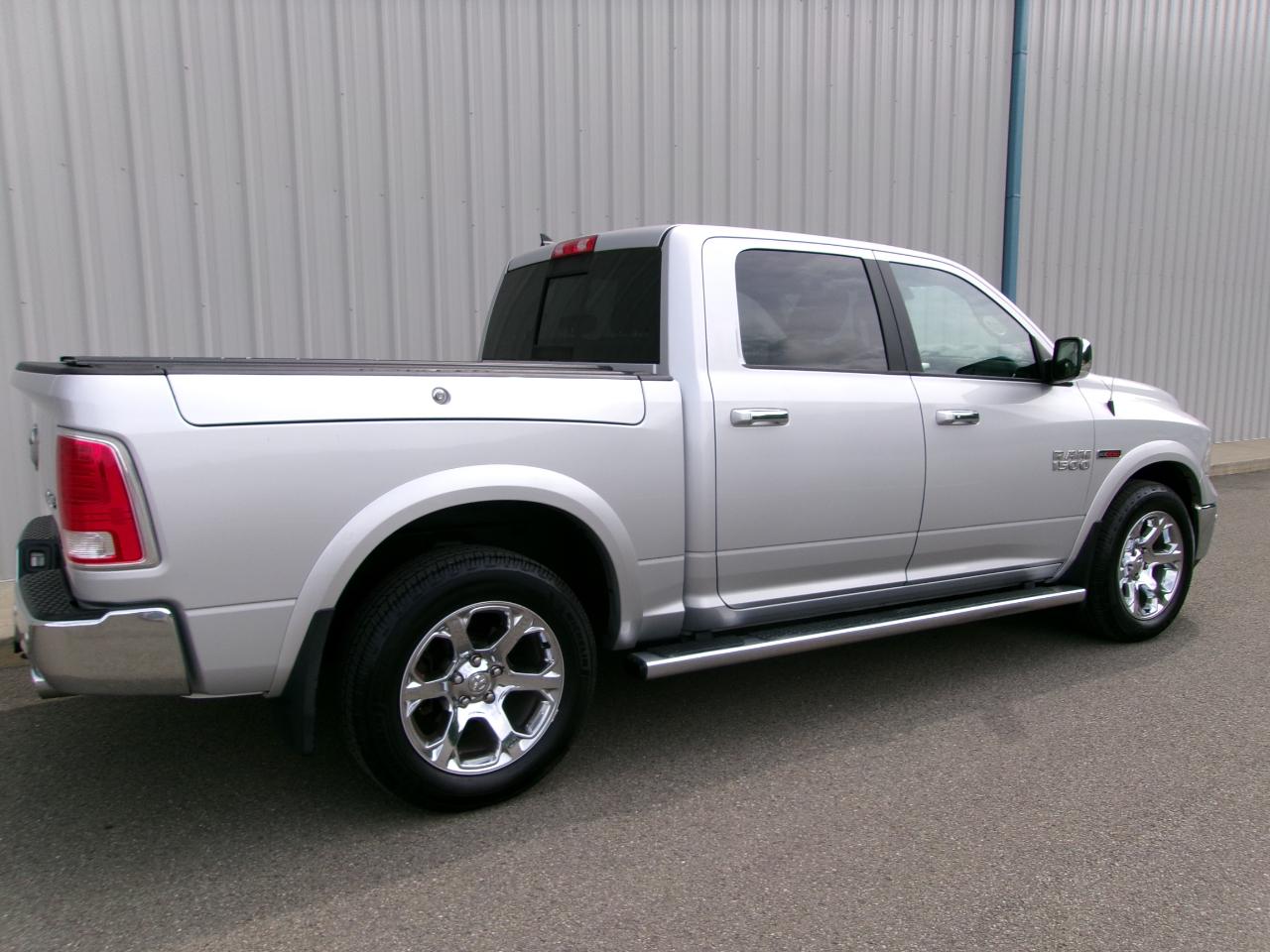 RAM 1500 Laramie 4x4 Crew Cab 5'7" Box 2017