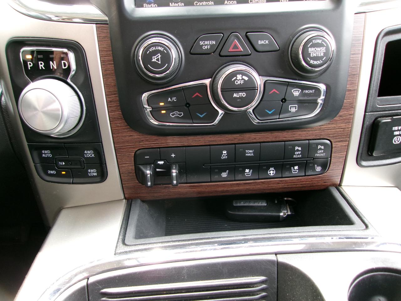RAM 1500 Laramie 4x4 Crew Cab 5'7" Box 2017