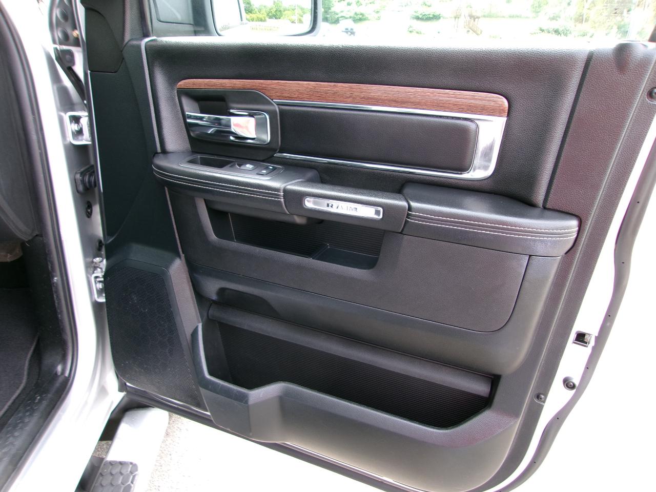 RAM 1500 Laramie 4x4 Crew Cab 5'7" Box 2017