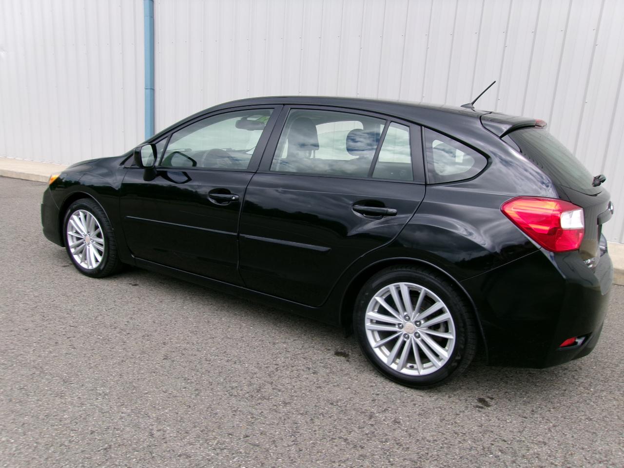 Subaru Impreza Wagon 5dr Auto 2.0i Premium 2013