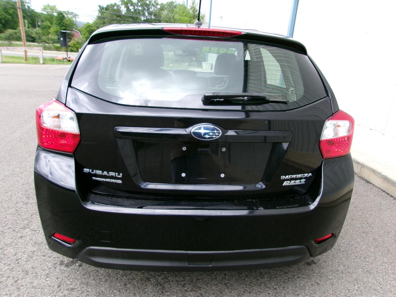 Subaru Impreza Wagon 5dr Auto 2.0i Premium 2013