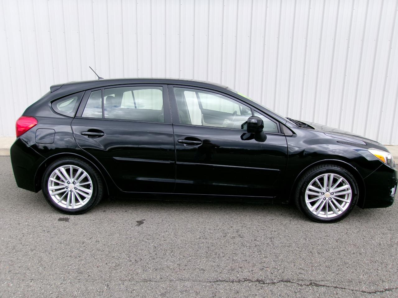 Subaru Impreza Wagon 5dr Auto 2.0i Premium 2013