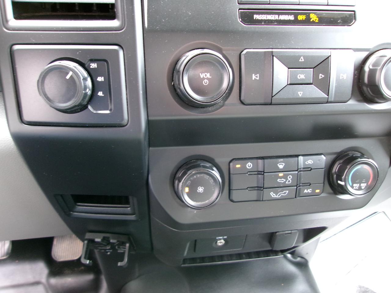 Ford F-150 XL 4WD Reg Cab 8' Box 2018