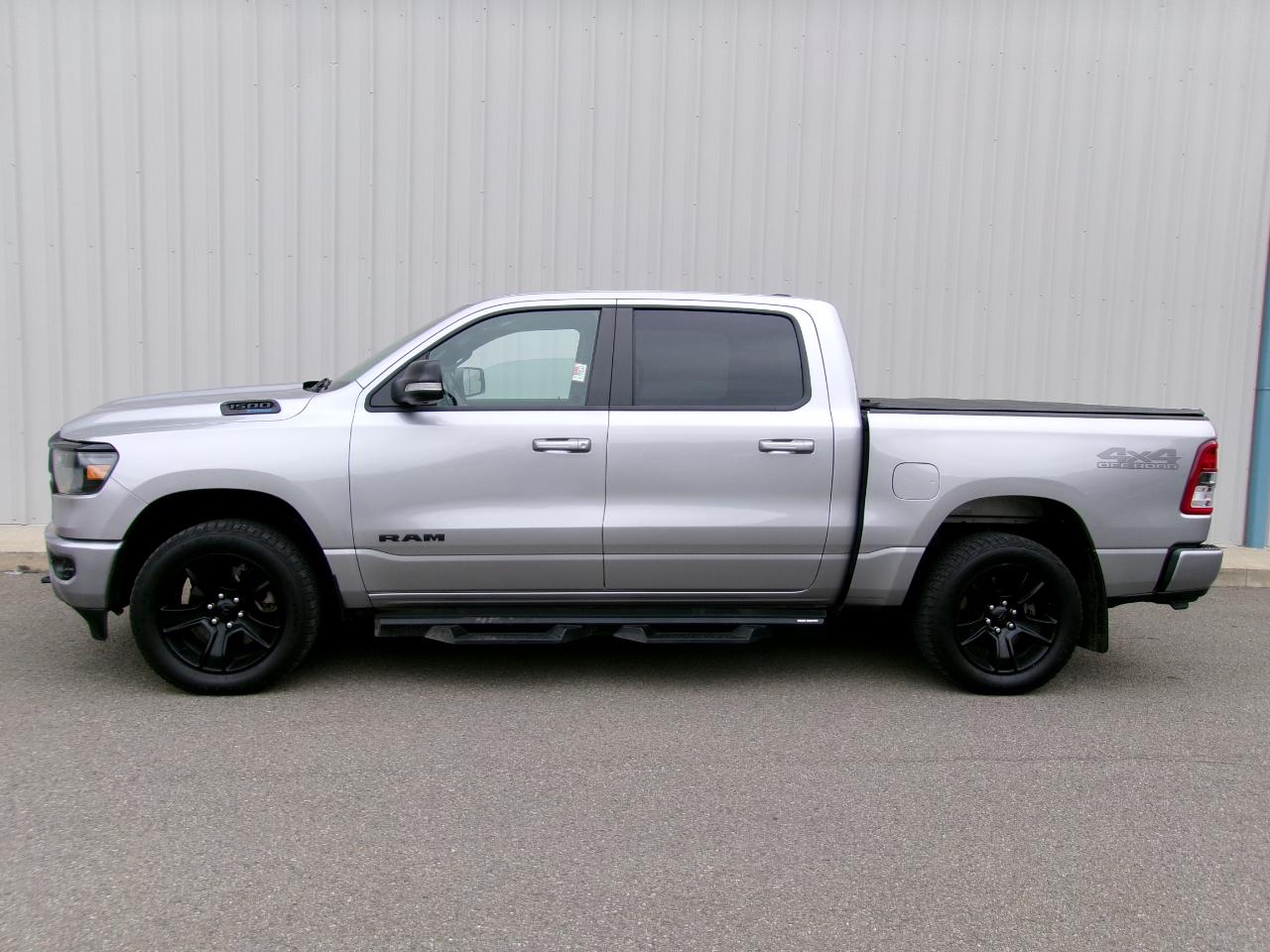 RAM 1500 Big Horn 4x4 Crew Cab 5'7" Box 2022