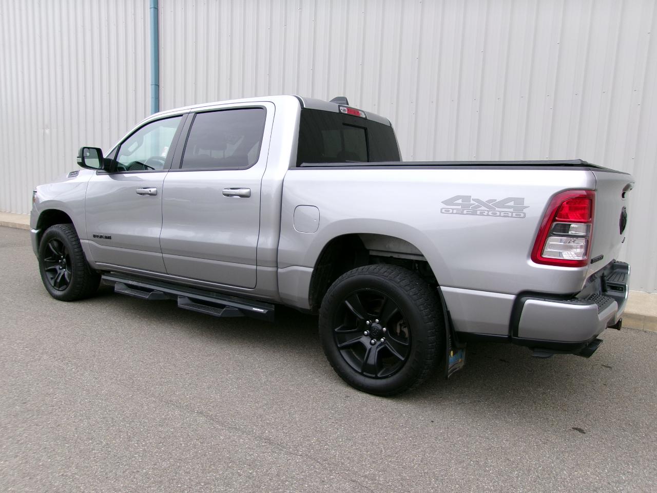 RAM 1500 Big Horn 4x4 Crew Cab 5'7" Box 2022
