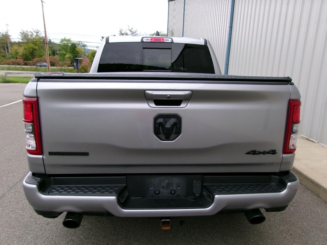 RAM 1500 Big Horn 4x4 Crew Cab 5'7" Box 2022