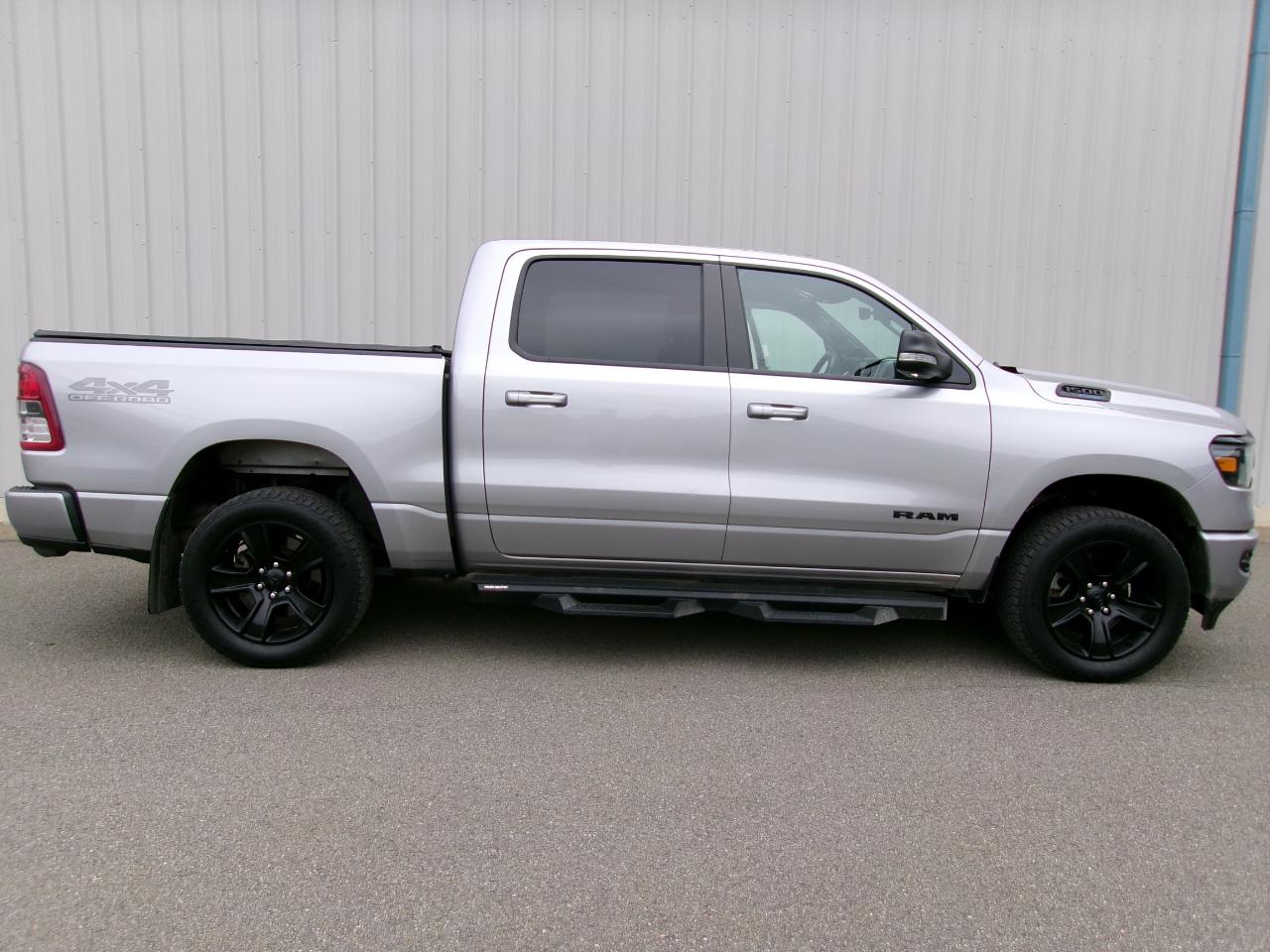 RAM 1500 Big Horn 4x4 Crew Cab 5'7" Box 2022