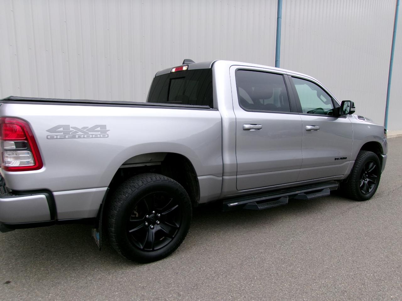RAM 1500 Big Horn 4x4 Crew Cab 5'7" Box 2022