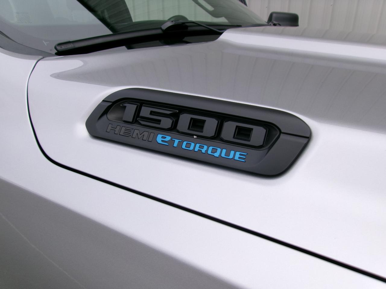 RAM 1500 Big Horn 4x4 Crew Cab 5'7" Box 2022