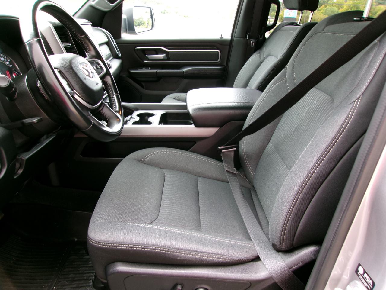 RAM 1500 Big Horn 4x4 Crew Cab 5'7" Box 2022