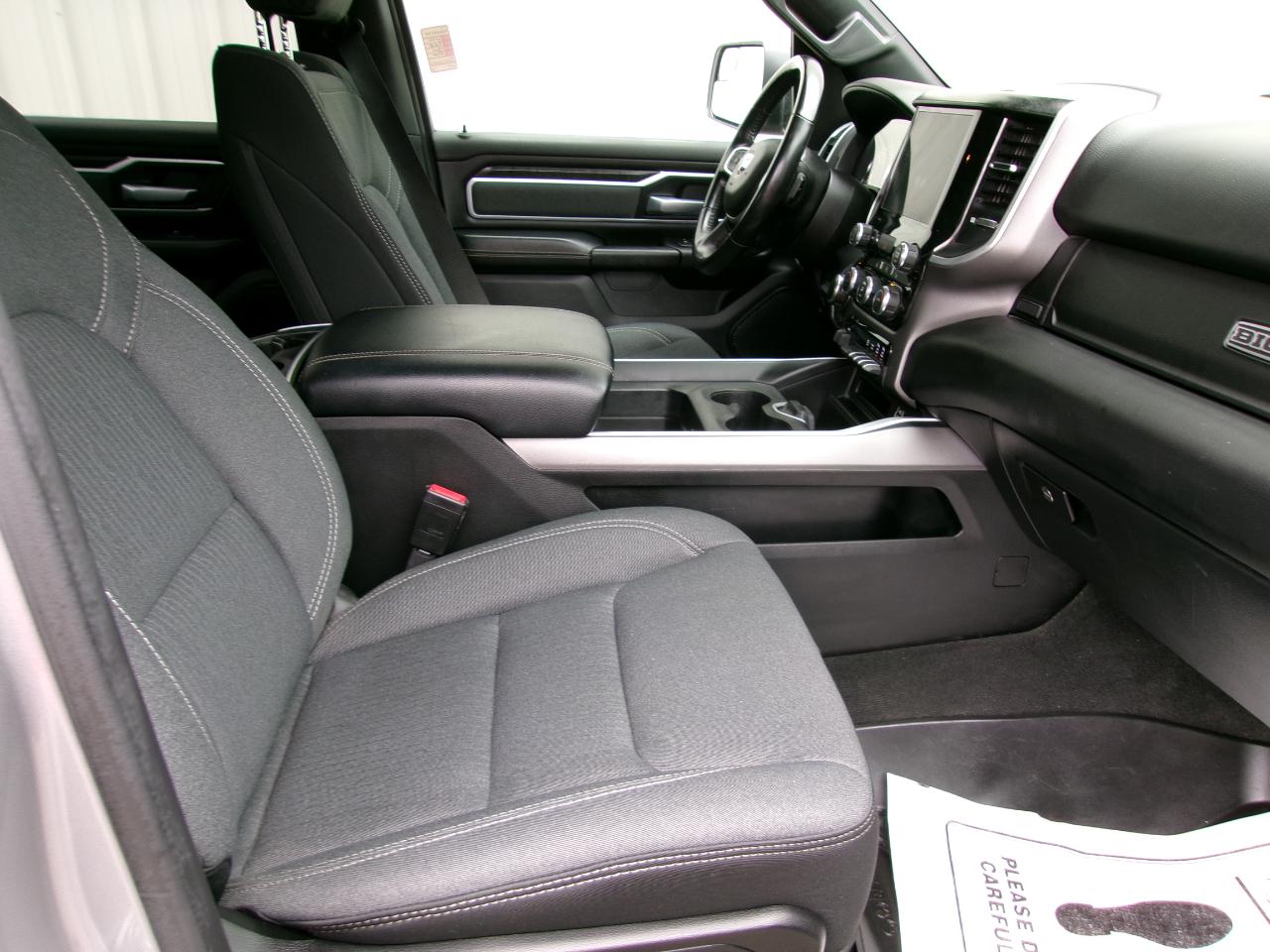 RAM 1500 Big Horn 4x4 Crew Cab 5'7" Box 2022