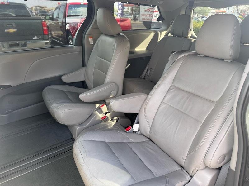 Toyota Sienna XLE FWD 8-Passenger V6 2015