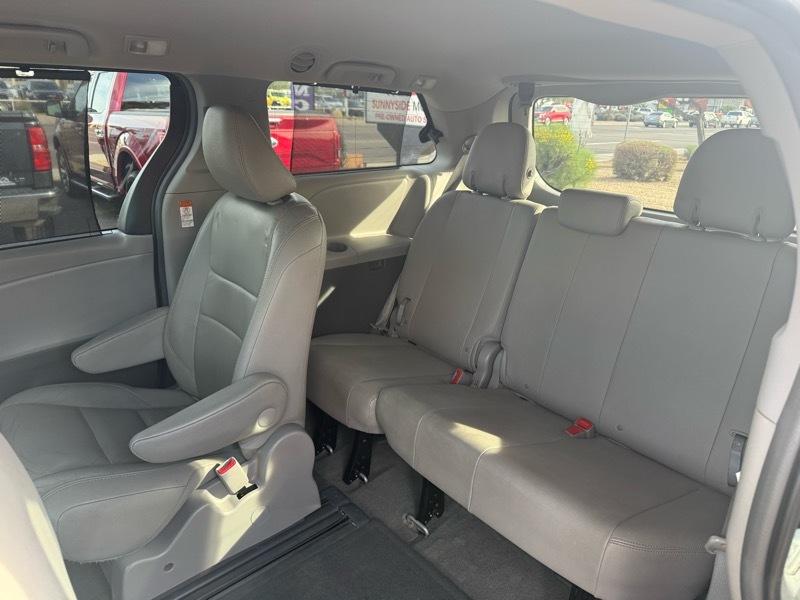 Toyota Sienna XLE FWD 8-Passenger V6 2015