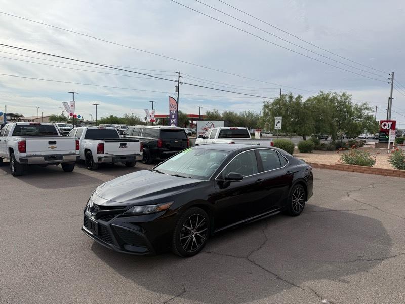 Toyota Camry SE 2022